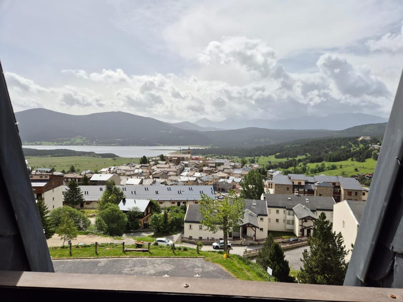 Studio Avec Loggia Les Angles - Superbe Vue Sur Lac Et Montagnes Exterior photo